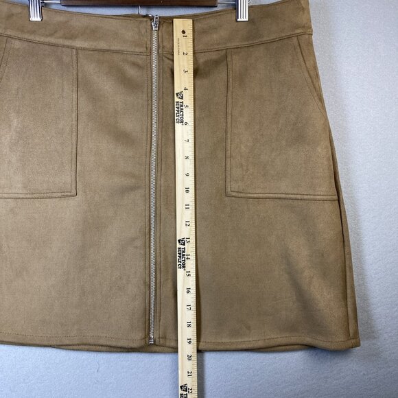Maurices Faux Suede Zipper Front Skirt Size 14 Brown Mini Stretch Fitted Pockets - Picture 5 of 10